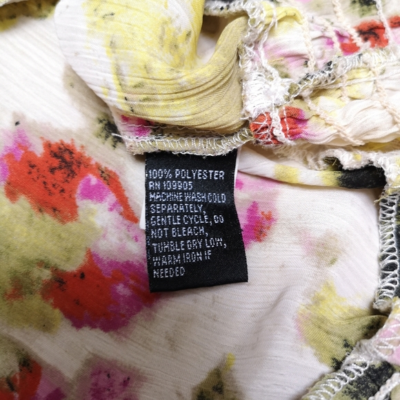 Essential by MYLANO Blouse - Picture 3 of 3